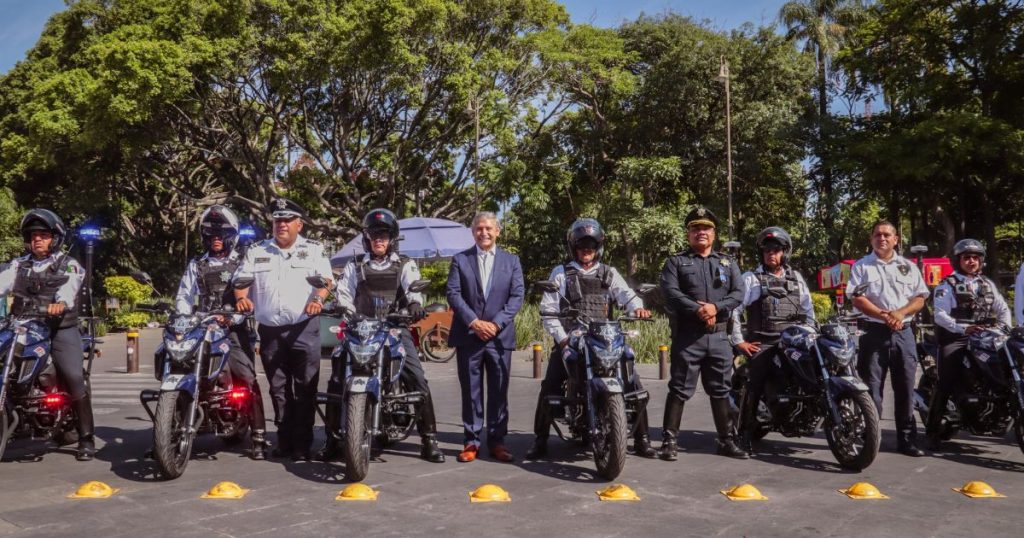 Cuernavaca entrega patrullas y equipo a SEPRAC