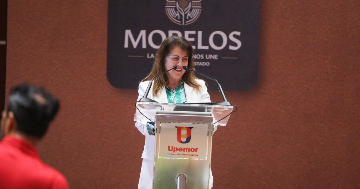 Convoca Margarita González Saravia a graduados de la Upemor a servir con vocación, honestidad y compromiso con Morelos