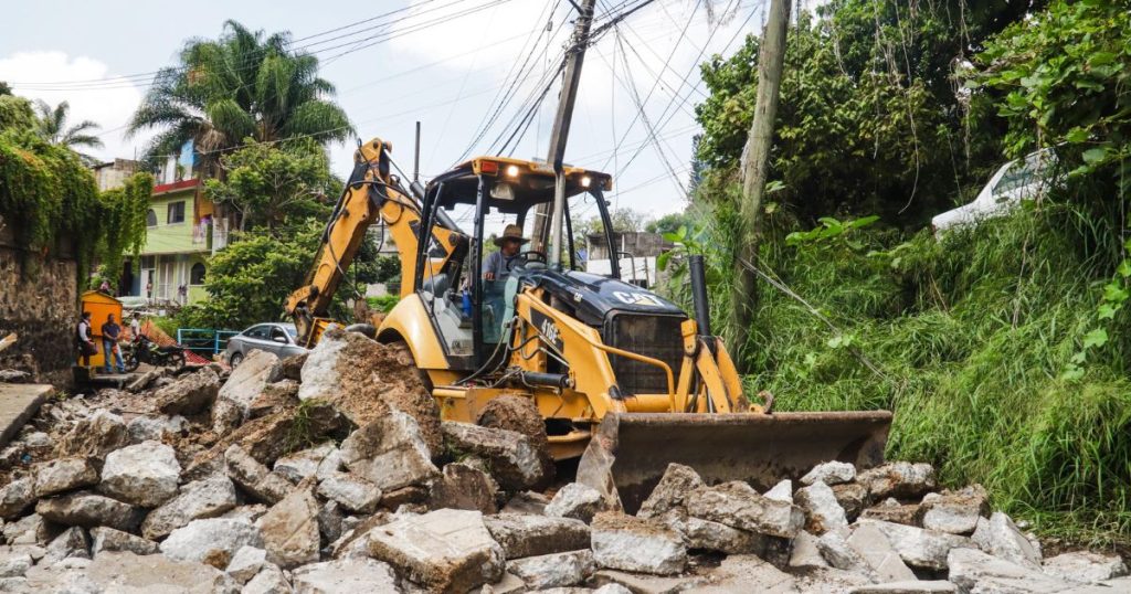 Avanza obra emergente en avenida Cuernavaca tras daños ocasionados por lluvias
