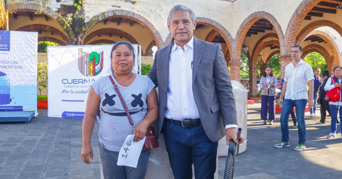 Ayuntamiento de Cuernavaca entrega 350 tinacos gratuitos a familias para enfrentar temporada de estiaje