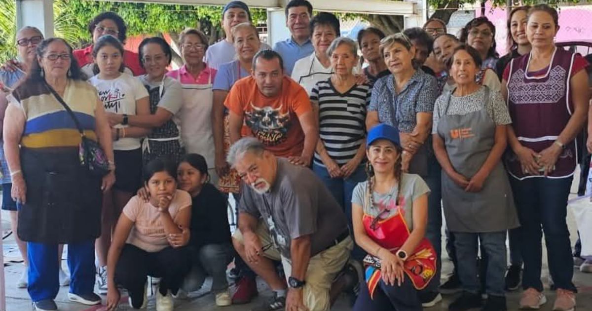 Vecinos de Tulipanes concluyen con éxito taller de cerería organizado por el Ayuntamiento