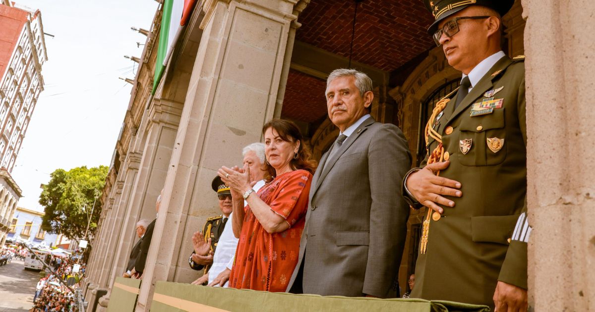 Cuernavaca participa en actos cívicos y desfile por el 215 aniversario de la Independencia