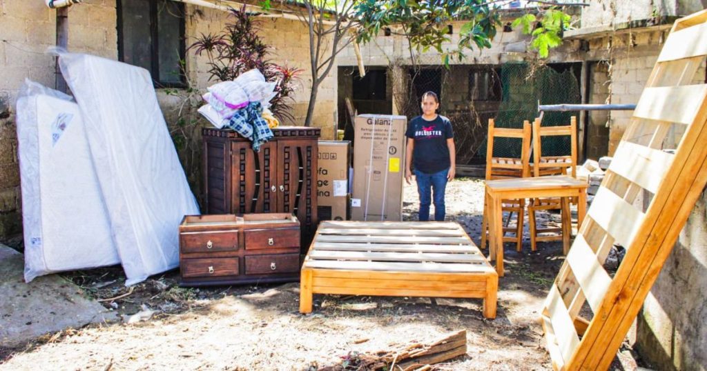 Entregan apoyos a familias afectadas por lluvias en Cuernavaca