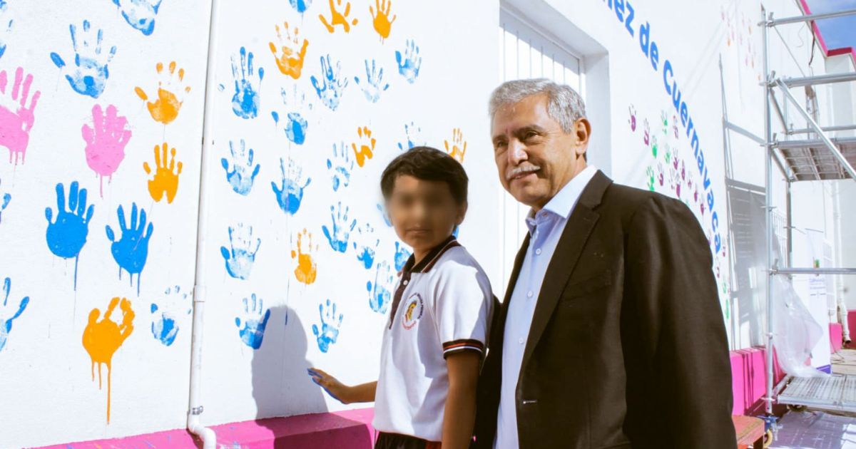 Infancia de Cuernavaca deja su huella en mural de esperanza en la sede Papagayo