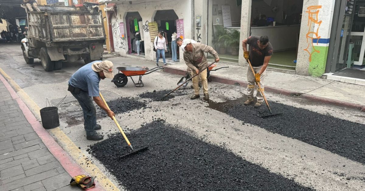 Refuerza Cuernavaca brigadas de bacheo con turnos nocturnos para mejorar vialidades