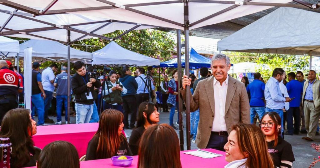 Servicios gratuitos en la colonia Universo