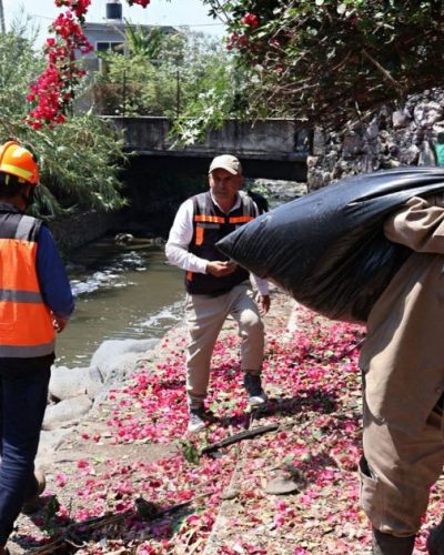Cuernavaca y Jiutepec limpian barranca para evitar inundaciones