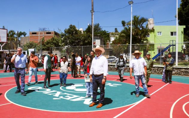 José Luis Urióstegui entrega espacio deportivo renovado en Ahuehuetitla